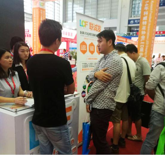 2016深圳国际光博会mile米乐集团展会现场