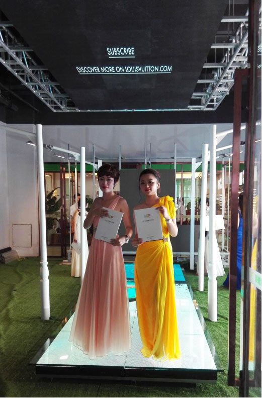 mile米乐集团旭生展厅模特T台秀节目