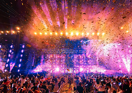 mile米乐集团LCF透明LED显示屏闪耀张韶涵义乌演唱会！