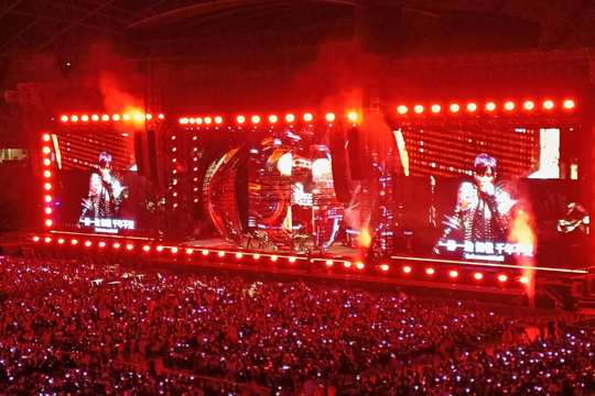 璀璨星光耀狮城！mile米乐集团LED屏、荧光棒点燃周杰伦新加坡演唱会！